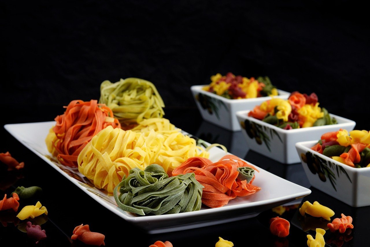 selekcija pasta raznih boja